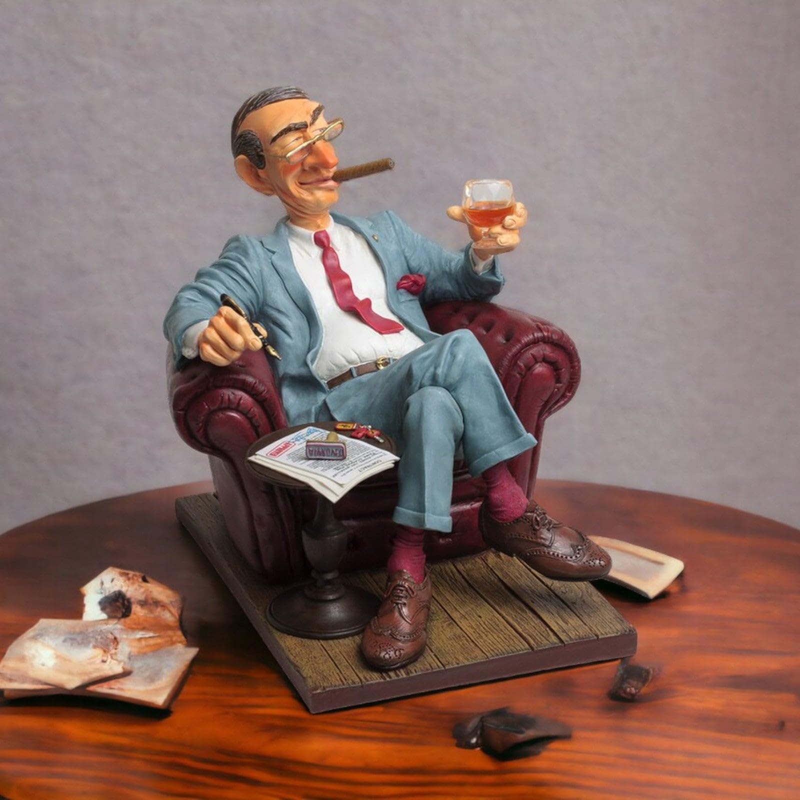 Guillermo Forchino 's   Mr。Poker Face  Poker PlayerコミックStatueギフト Guillermo Forchino The Poker Face Figurine : Amazon.in: Home & Kitchen